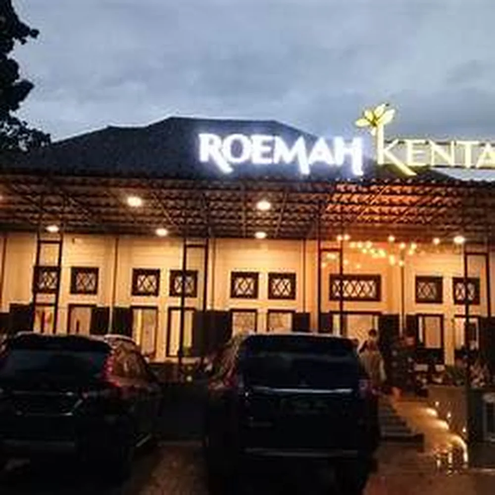 Suasana malam Roemah Kentang